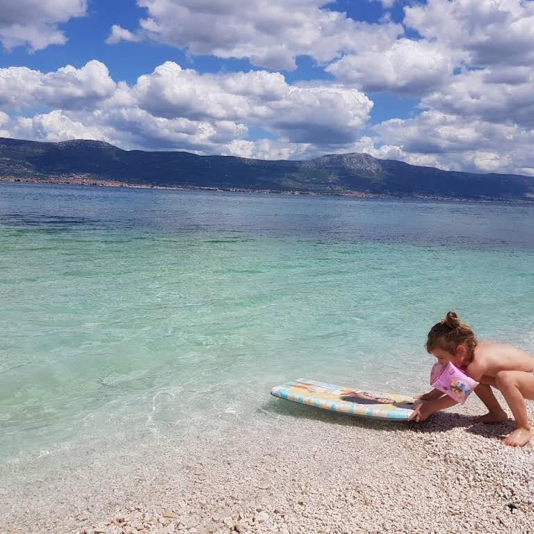 Ferienwohnung In Arbanija Mit Meerblick, Balkon, Klimaanlage, W-Lan 5137-1 Trogir Exteriör bild