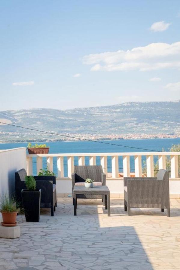 Ferienwohnung In Arbanija Mit Meerblick, Balkon, Klimaanlage, W-Lan 5137-1 Trogir Exteriör bild